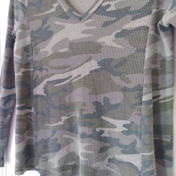 T.la Green Camo Thermal Long Sleeve Shirt - Picture 5 of 8